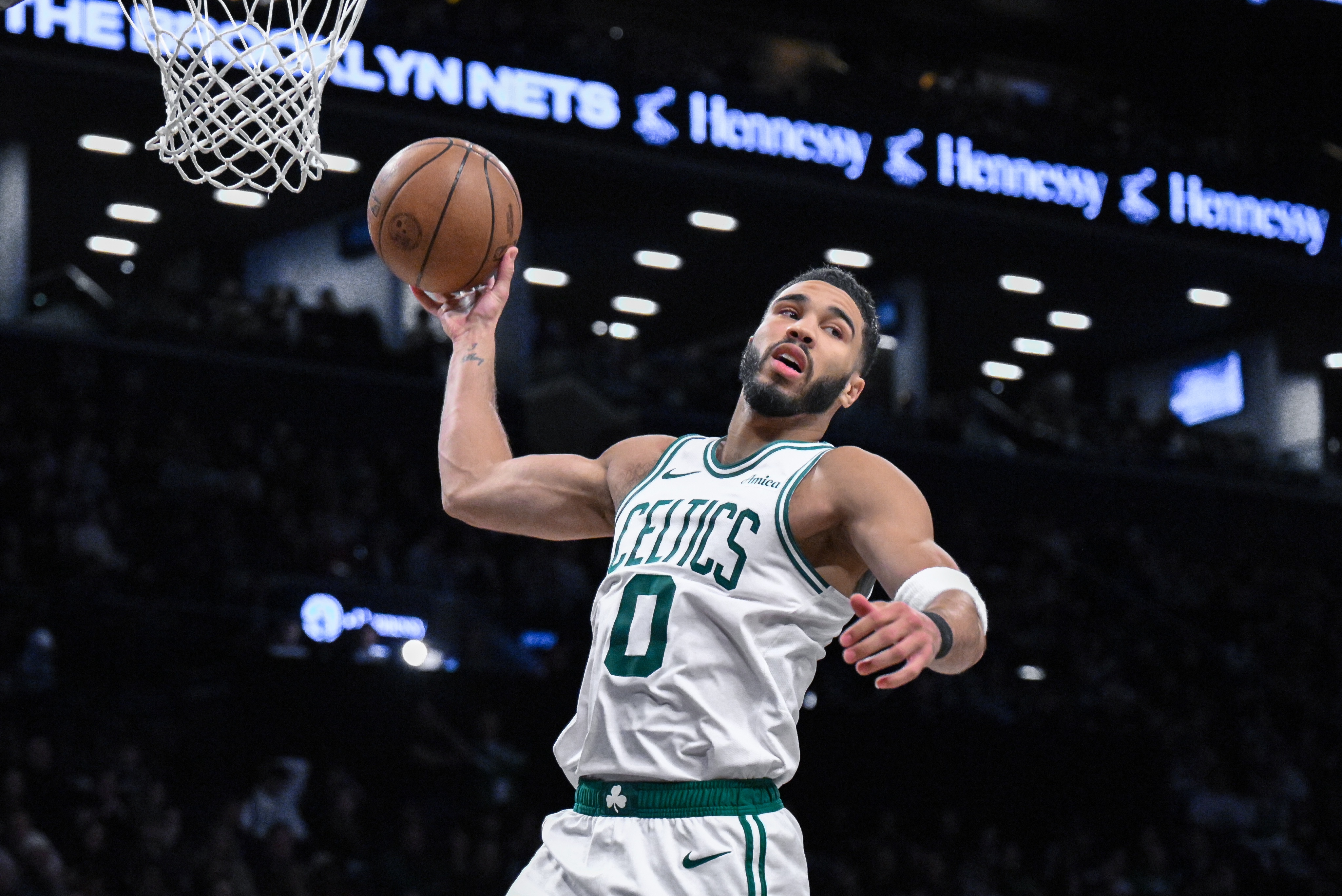 开云体育app-包含塔图姆在雄鹿比赛中锐不可当,战术调整引发热议!的词条-开云体育app