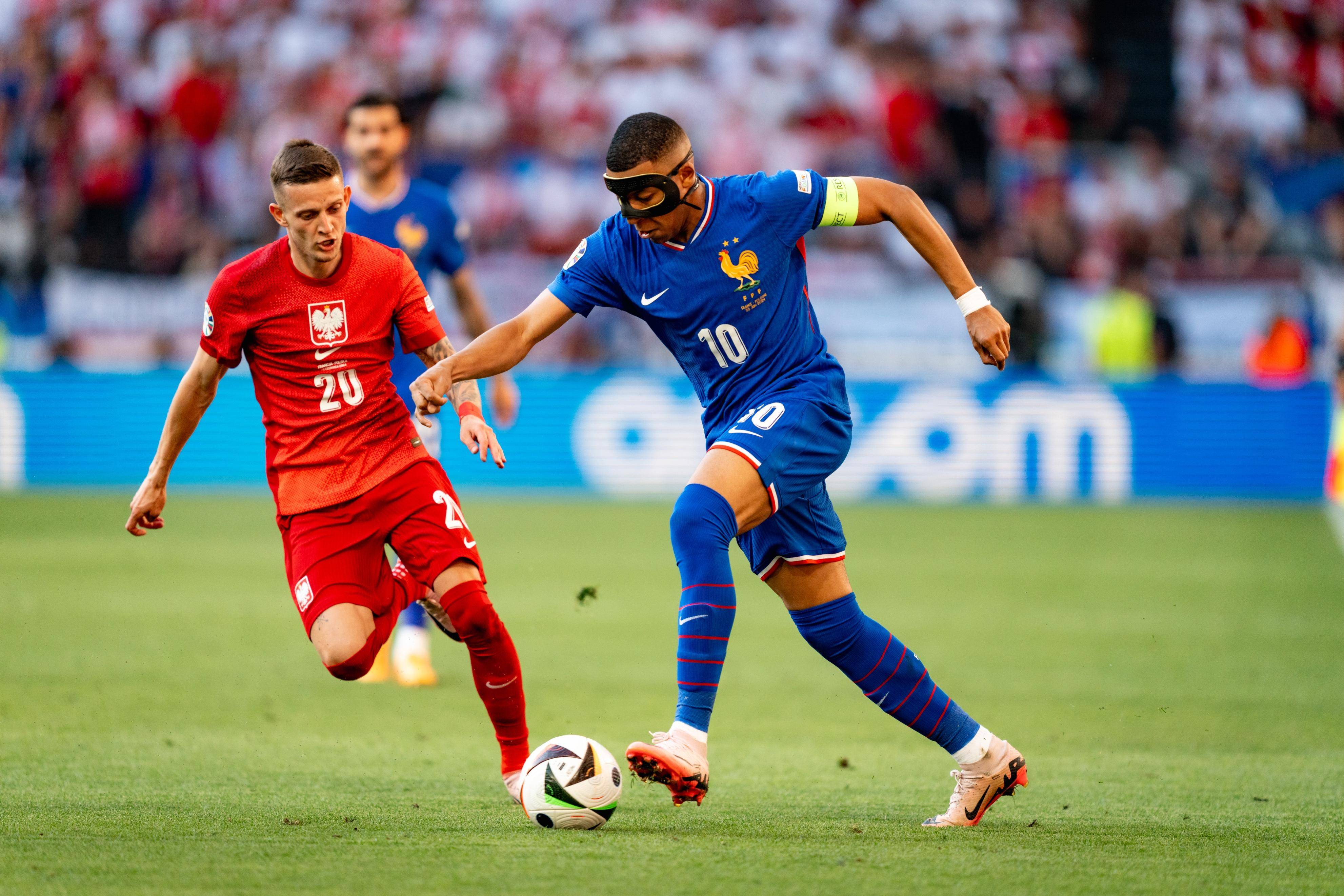 开云登录入口地址-关于西亚卡姆在法国队比赛中反败为胜,出色防守引发热议!的信息-开云登录入口地址