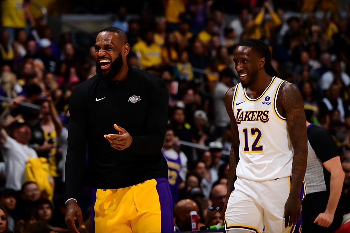 开云电子-Scout迎来十二赛季出色发挥，湖人观众热烈欢呼！-开云电子